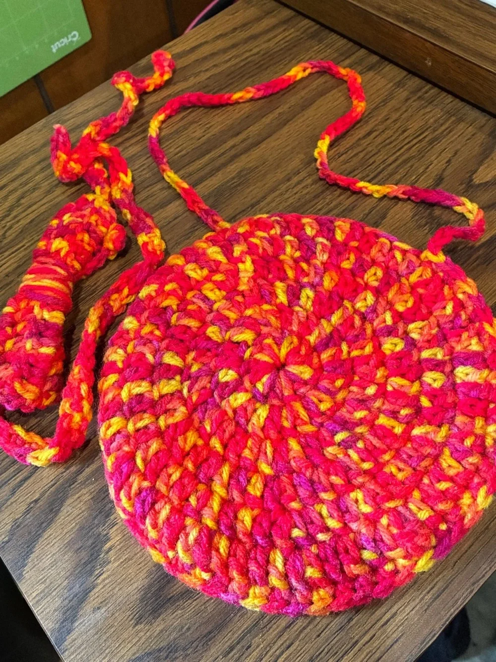 Crocheted little girl purse with bow